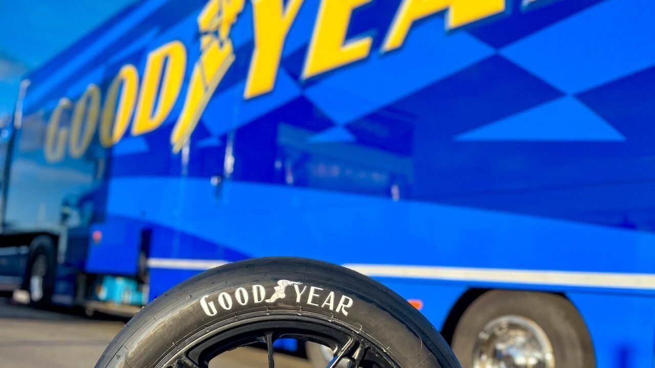 255/70R16 LT Goodyear Wrangler Armortrac 115T - Imagen 3